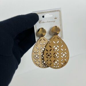 Chloe Accessory Women’s Wooden Boho Lightweight Dangle Earrings